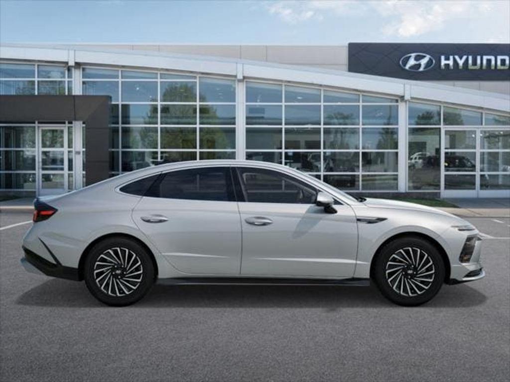 new 2025 Hyundai Sonata Hybrid car, priced at $32,700