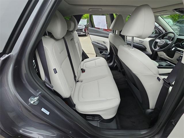 new 2025 Hyundai TUCSON Hybrid car, priced at $37,440