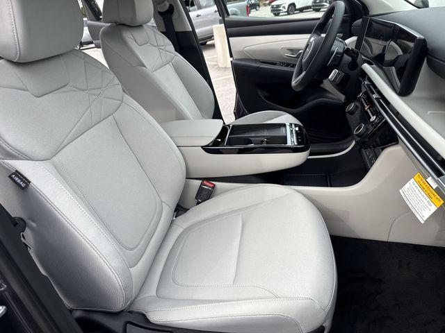 new 2025 Hyundai TUCSON Hybrid car, priced at $32,590