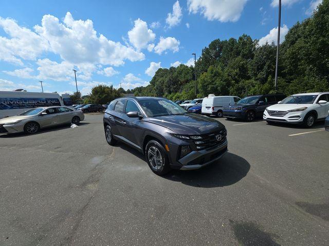 new 2025 Hyundai TUCSON Hybrid car, priced at $33,590