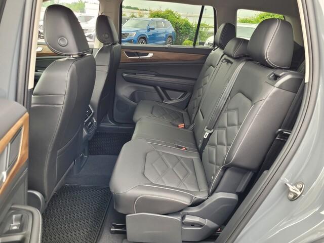 new 2025 Volkswagen Atlas car, priced at $42,136
