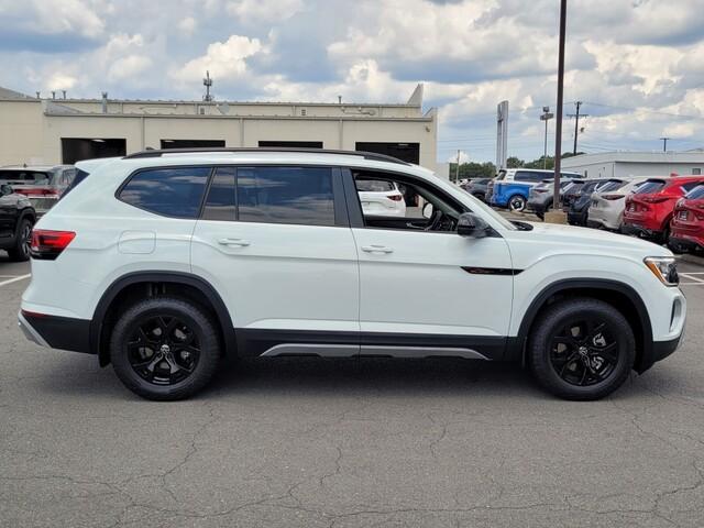 new 2025 Volkswagen Atlas car, priced at $40,725