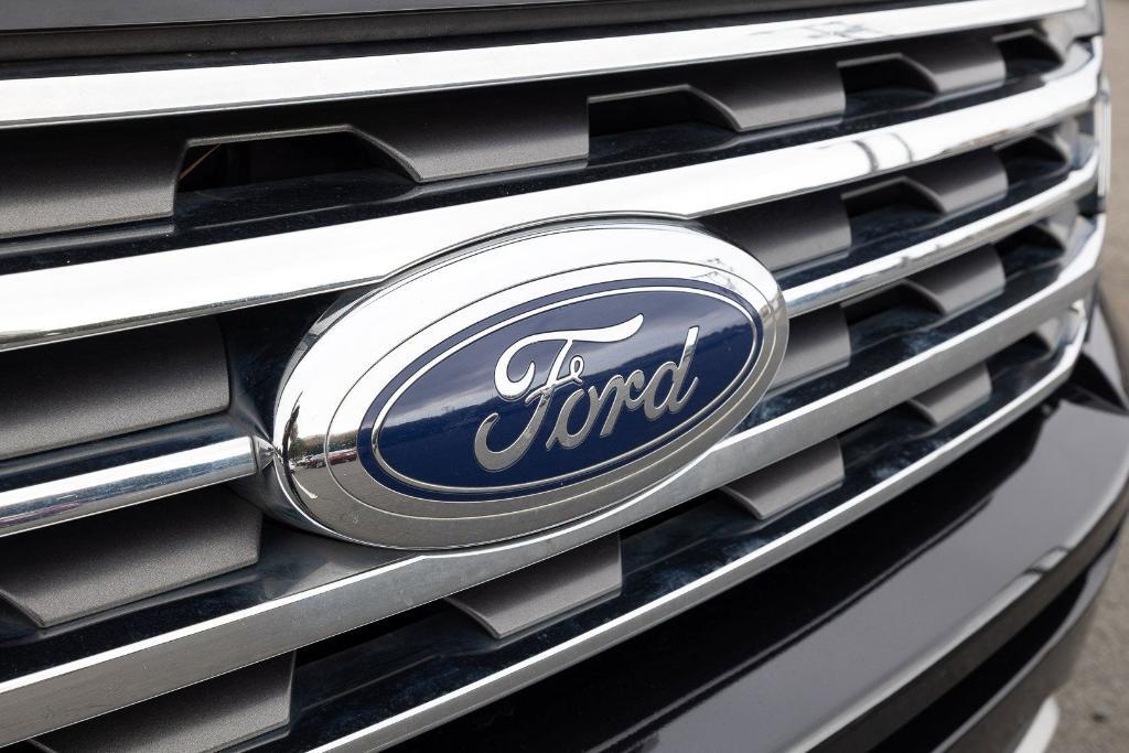 used 2020 Ford Expedition car, priced at $28,000