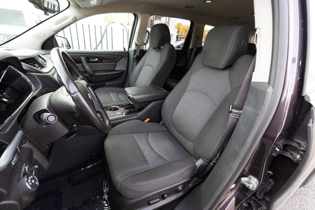used 2015 Chevrolet Traverse car, priced at $11,000