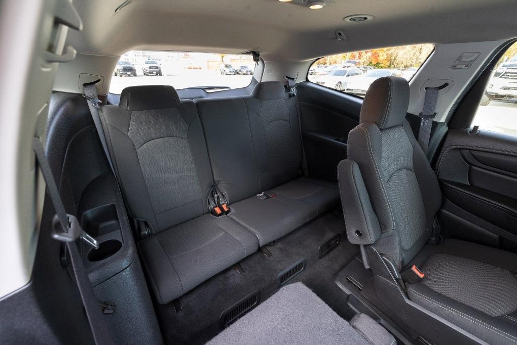 used 2015 Chevrolet Traverse car, priced at $11,000