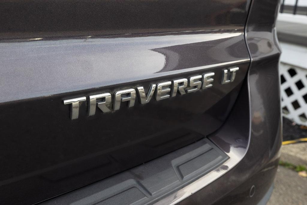 used 2015 Chevrolet Traverse car, priced at $11,000