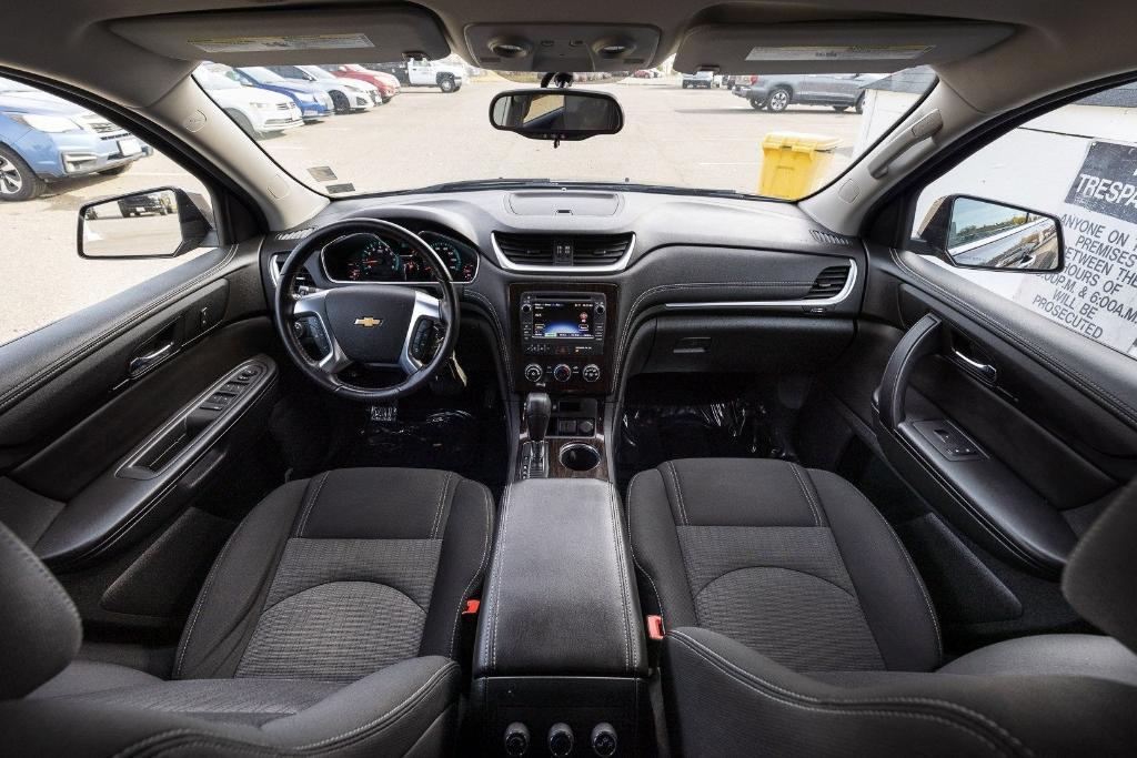 used 2015 Chevrolet Traverse car, priced at $11,000