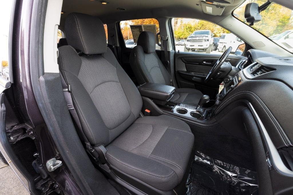 used 2015 Chevrolet Traverse car, priced at $11,000