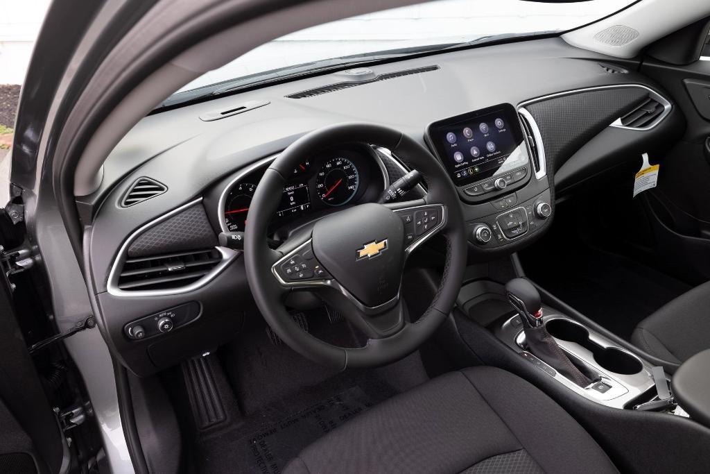 new 2025 Chevrolet Malibu car, priced at $27,445