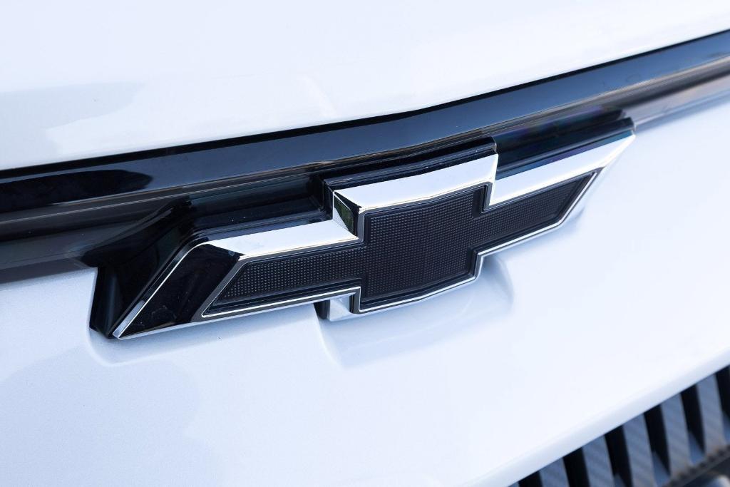 new 2025 Chevrolet Equinox EV car, priced at $38,056