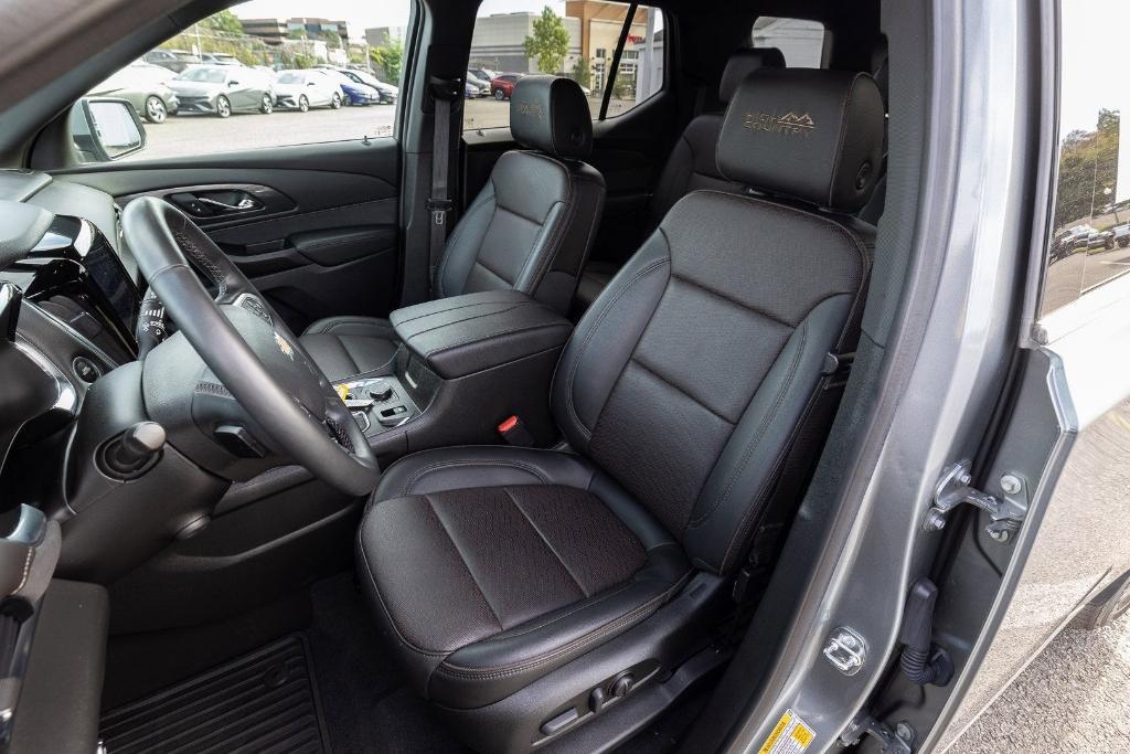 used 2023 Chevrolet Traverse car, priced at $38,800