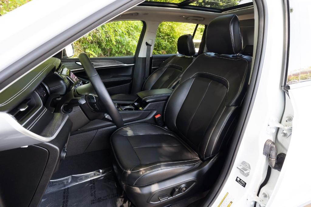 used 2022 Jeep Grand Cherokee car, priced at $31,991