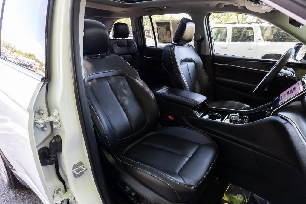 used 2022 Jeep Grand Cherokee car, priced at $31,991