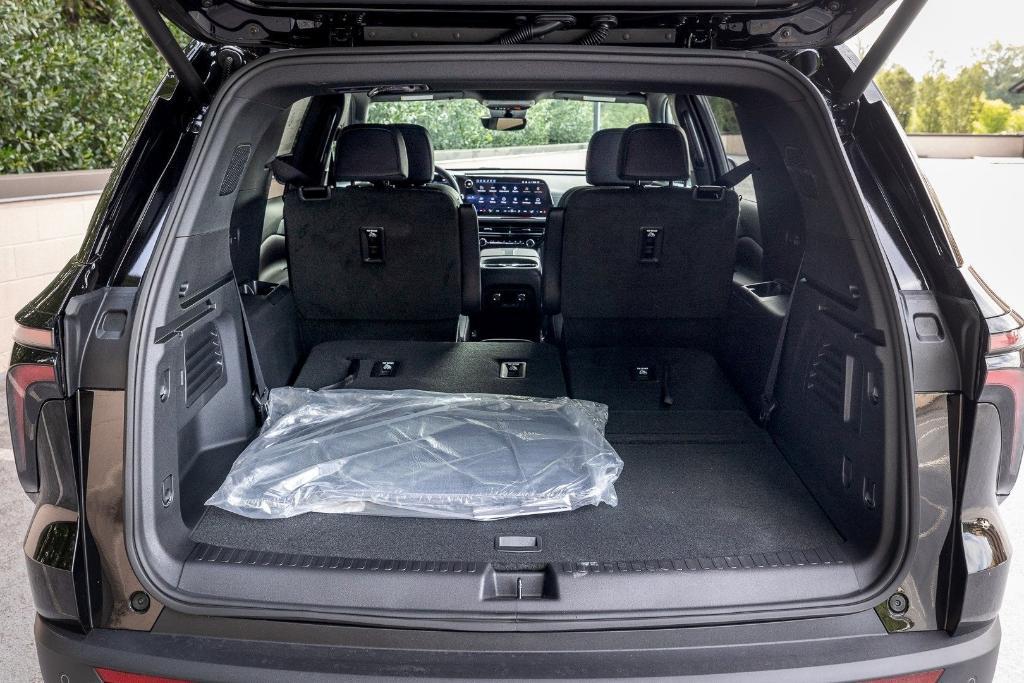 new 2026 Chevrolet Traverse car, priced at $52,020