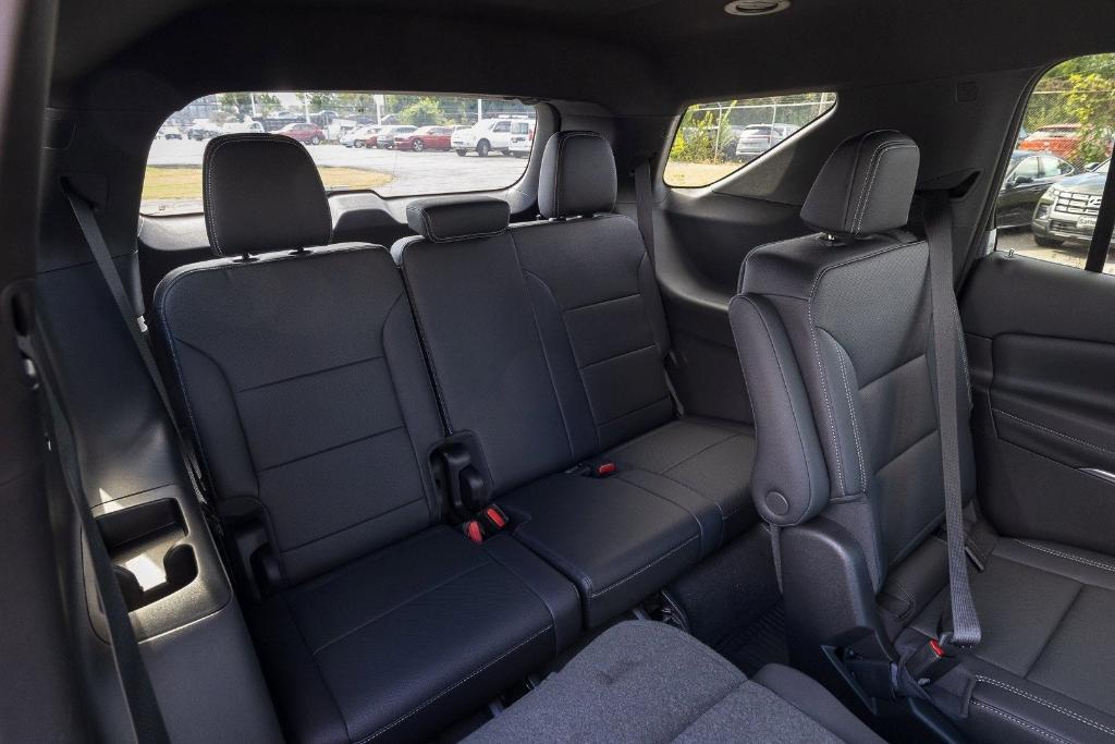 new 2026 Chevrolet Traverse car, priced at $46,255