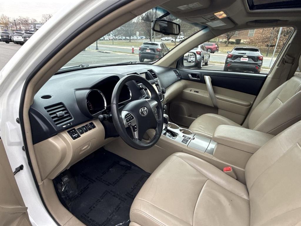 used 2013 Toyota Highlander car, priced at $13,585