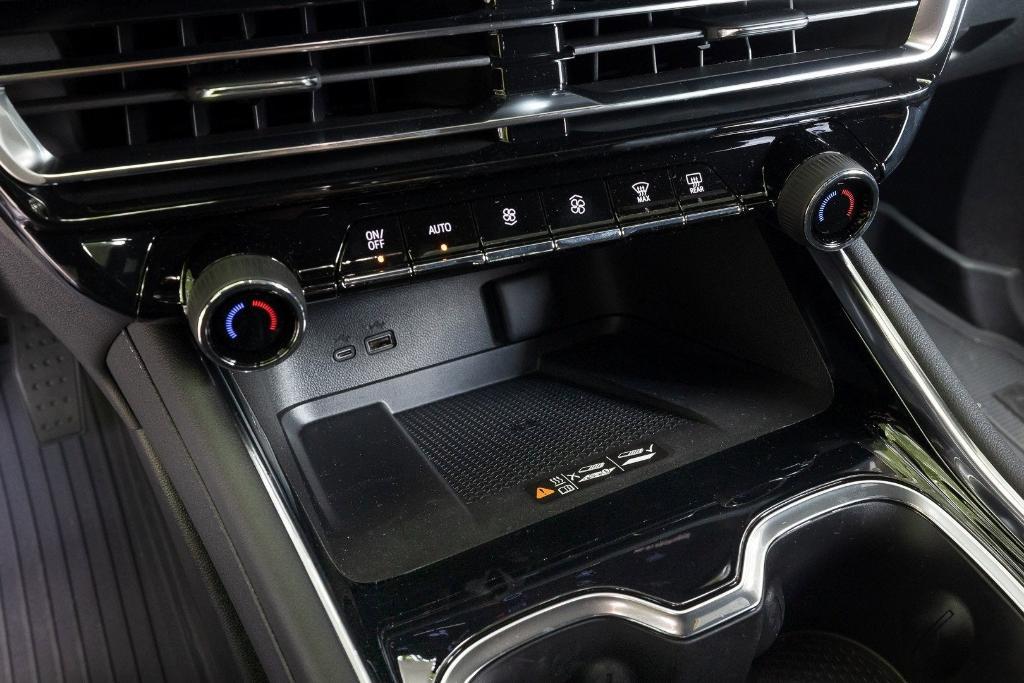 new 2025 Chevrolet Traverse car, priced at $38,612