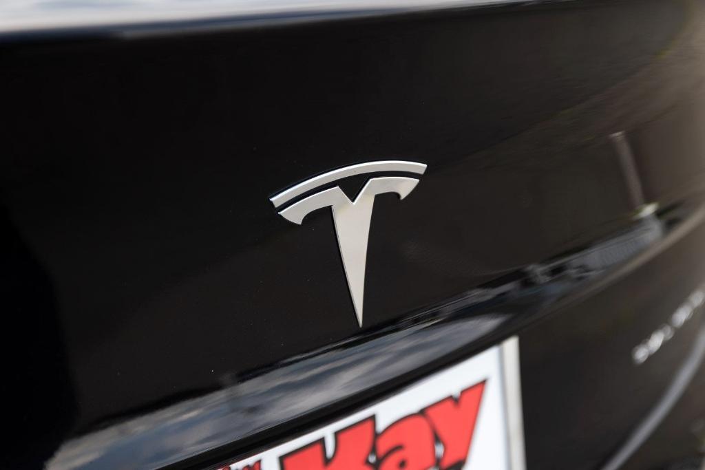 used 2022 Tesla Model 3 car, priced at $23,000