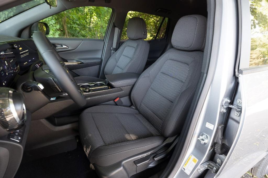 new 2026 Chevrolet Equinox car, priced at $30,320