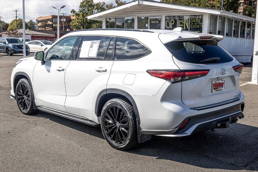 used 2023 Toyota Highlander car, priced at $38,655