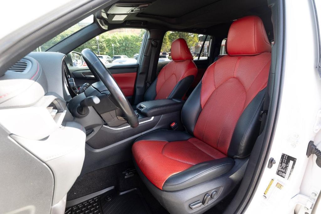 used 2023 Toyota Highlander car, priced at $38,655