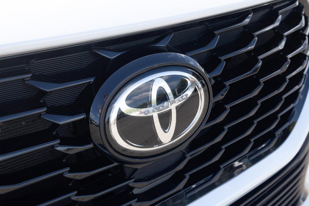 used 2023 Toyota Highlander car, priced at $38,655