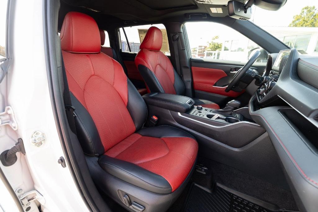 used 2023 Toyota Highlander car, priced at $38,655