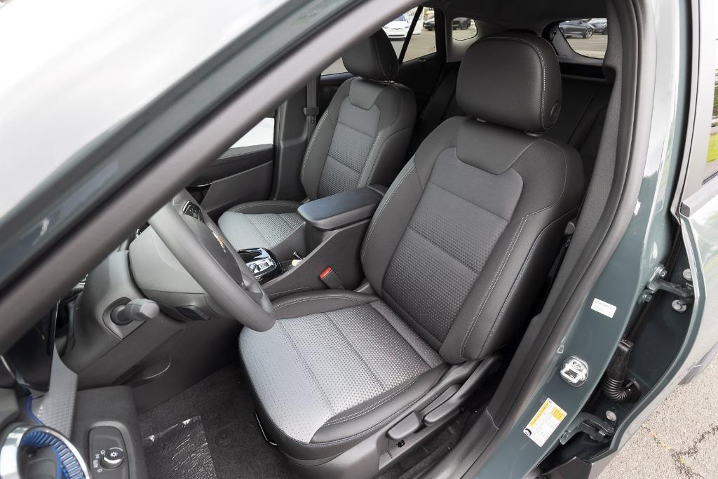 new 2025 Chevrolet Trax car, priced at $24,095