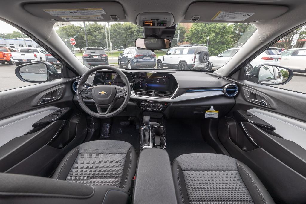 new 2025 Chevrolet Trax car, priced at $24,095