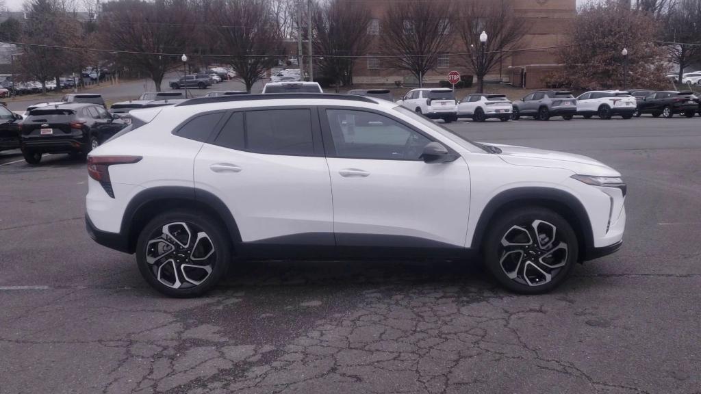 new 2025 Chevrolet Trax car, priced at $25,290