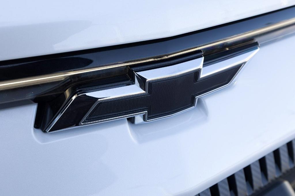 new 2025 Chevrolet Equinox EV car, priced at $38,056