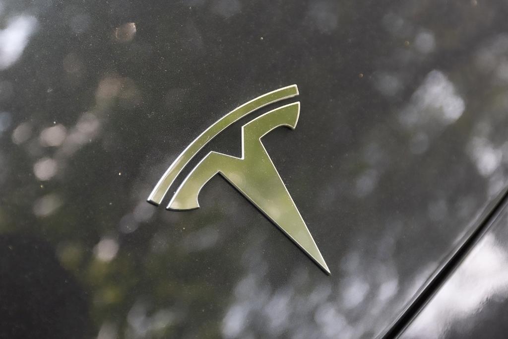 used 2024 Tesla Model 3 car, priced at $31,000