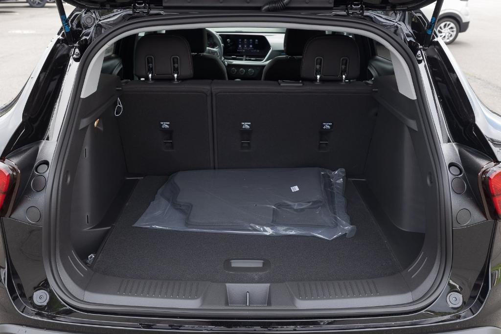 new 2025 Chevrolet Trax car, priced at $20,452