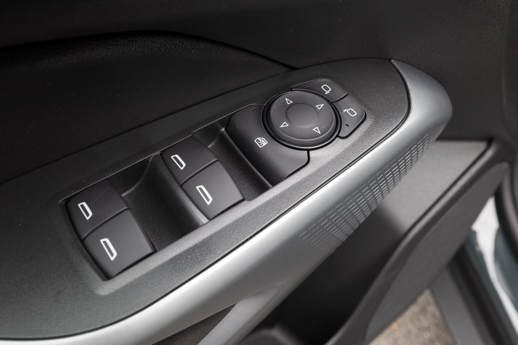 new 2025 Chevrolet Trax car, priced at $20,452