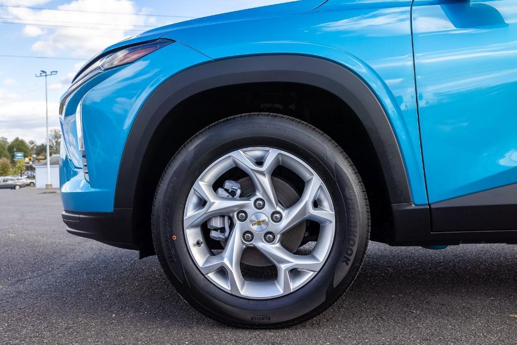 new 2025 Chevrolet Trax car, priced at $21,970