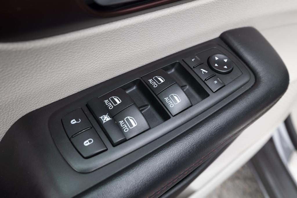 used 2018 Chrysler Pacifica car, priced at $15,984