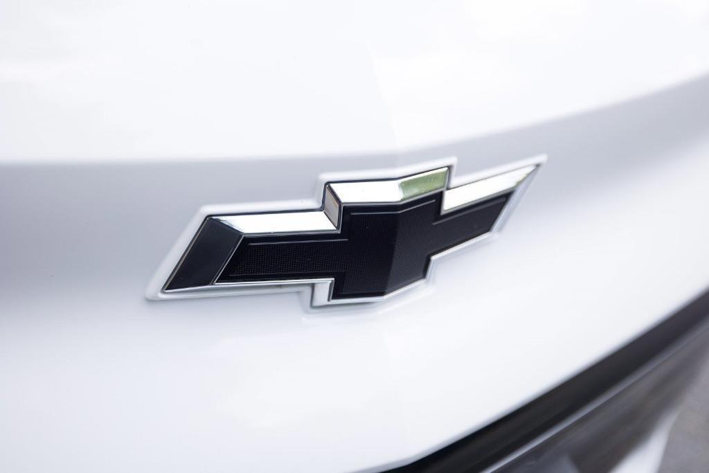 used 2022 Chevrolet Bolt EUV car, priced at $18,400