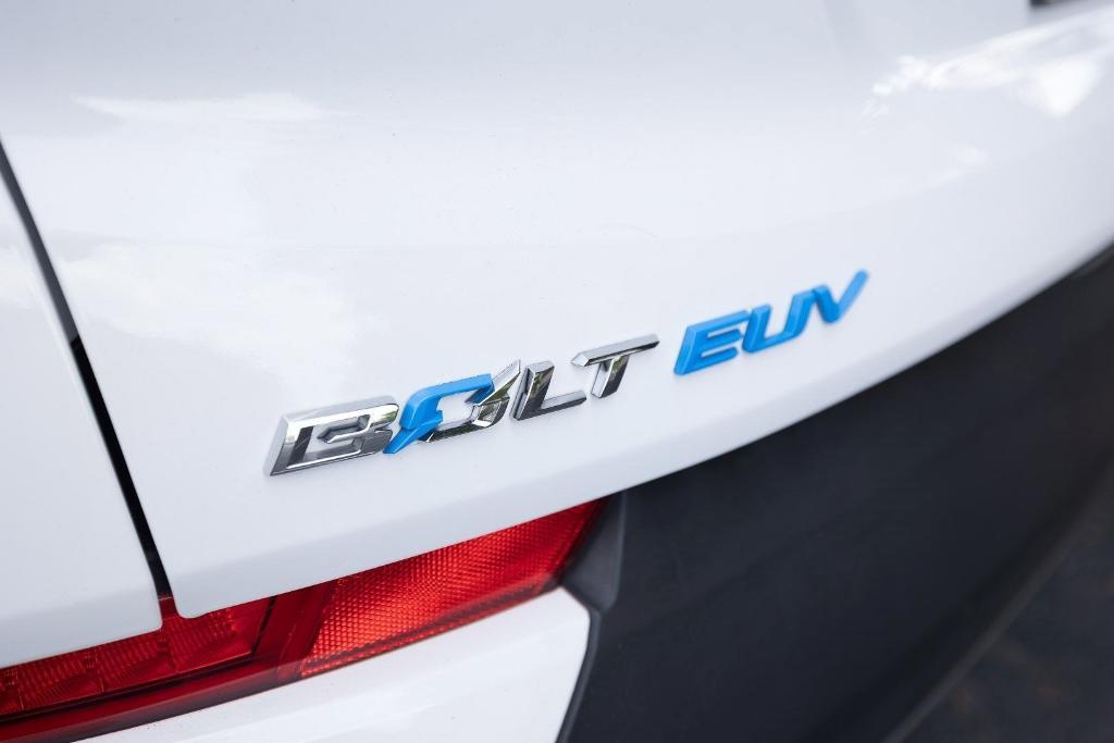 used 2022 Chevrolet Bolt EUV car, priced at $18,400