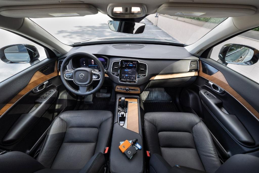 used 2023 Volvo XC90 Recharge Plug-In Hybrid car, priced at $50,000