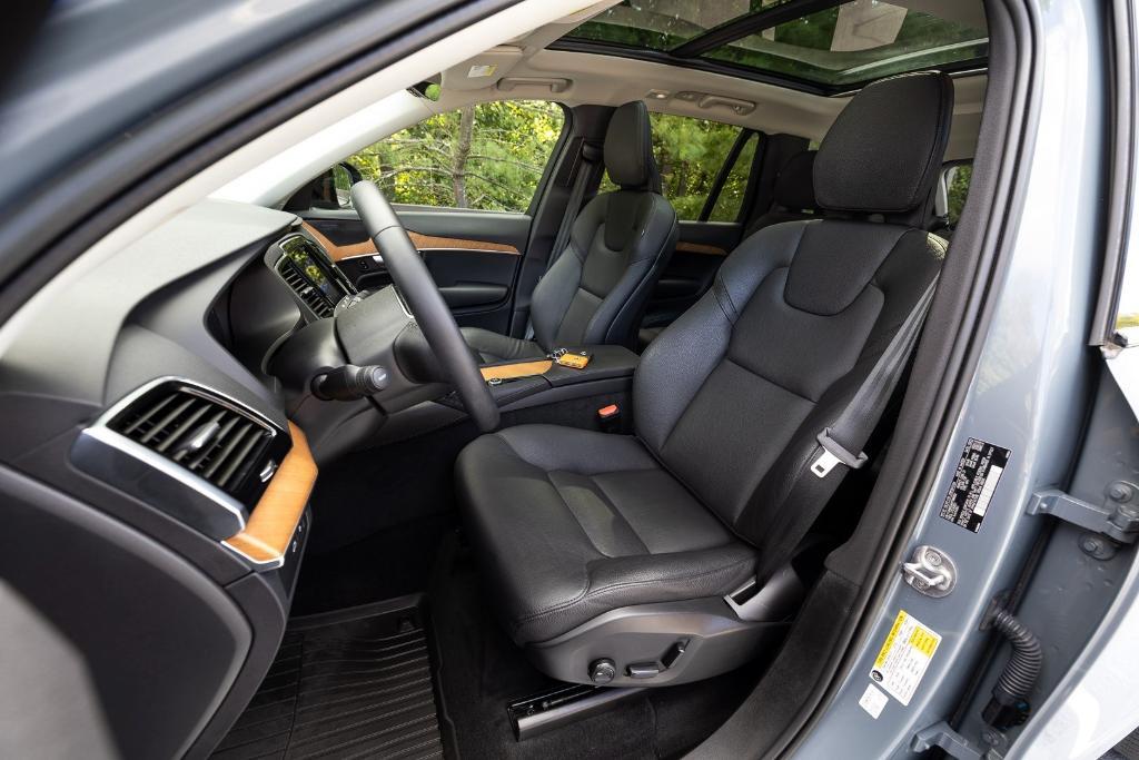 used 2023 Volvo XC90 Recharge Plug-In Hybrid car, priced at $48,000