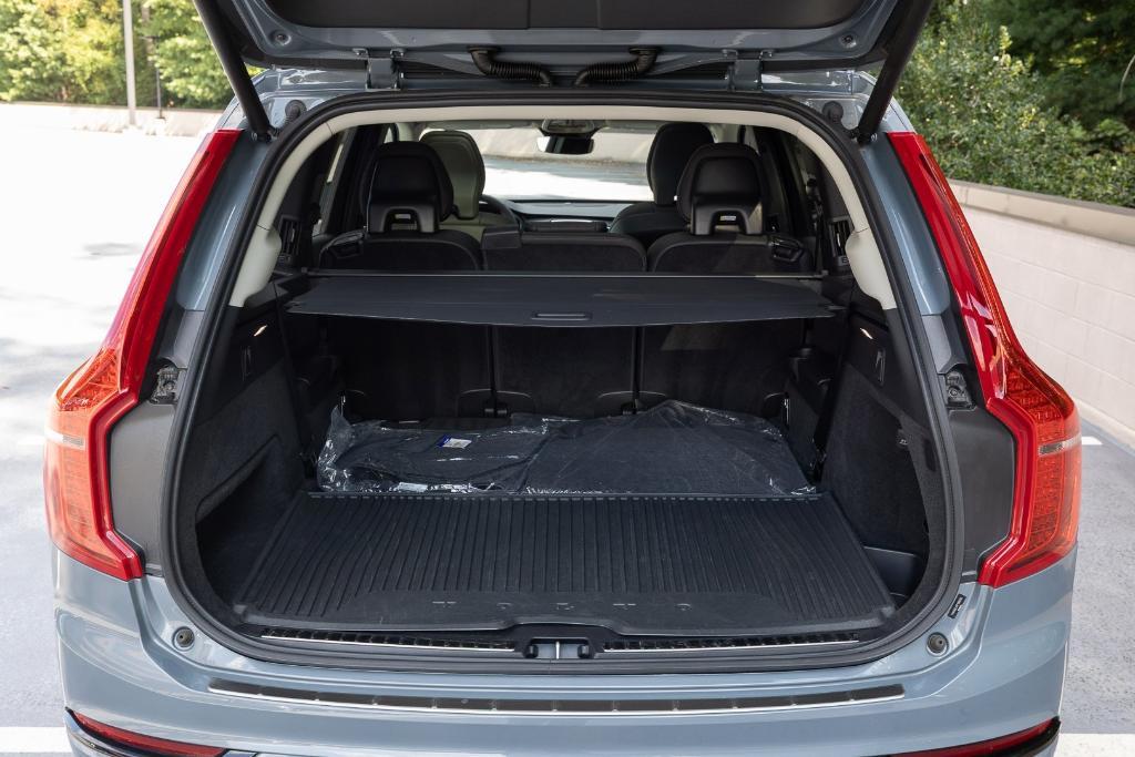 used 2023 Volvo XC90 Recharge Plug-In Hybrid car, priced at $48,000