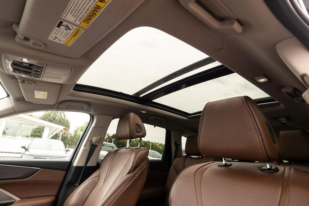 used 2022 Acura MDX car, priced at $37,400