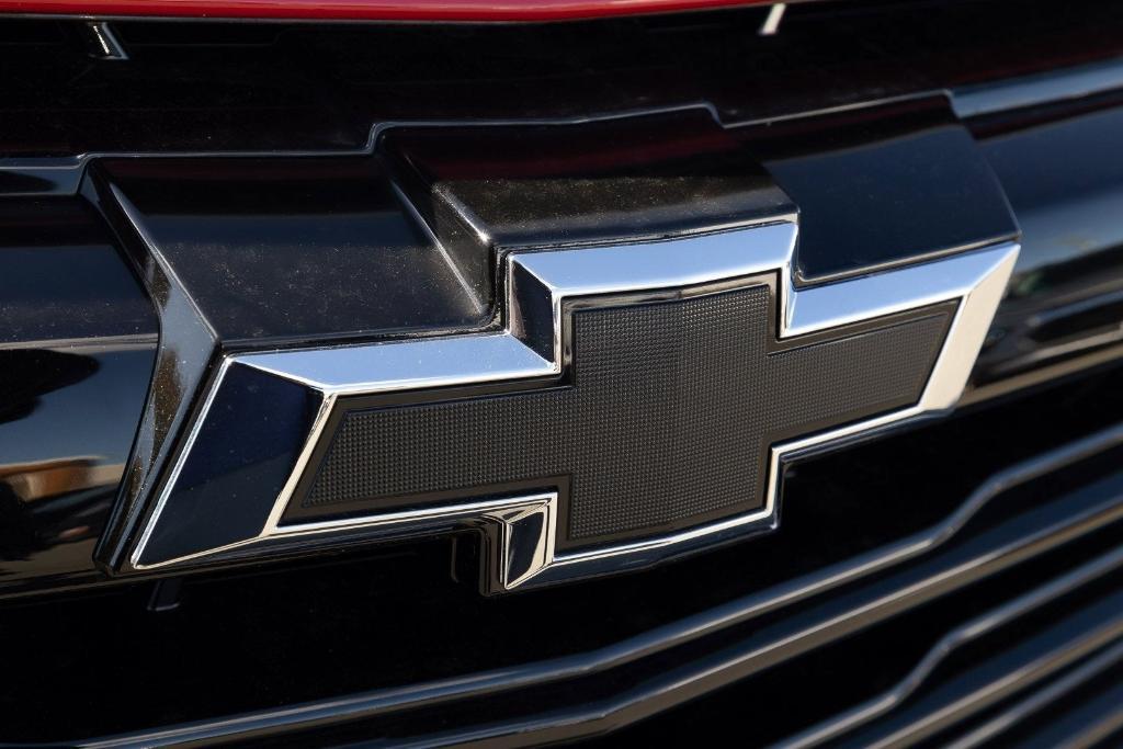 new 2025 Chevrolet Blazer car, priced at $39,380