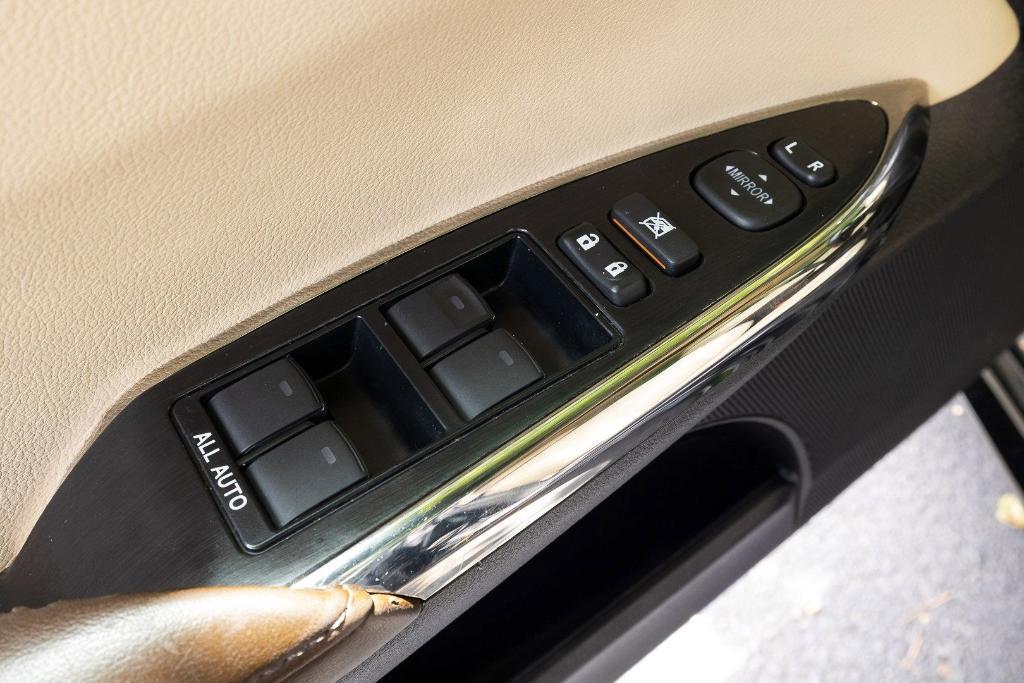 used 2016 Toyota Avalon Hybrid car, priced at $16,500
