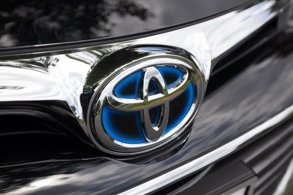 used 2016 Toyota Avalon Hybrid car, priced at $16,500