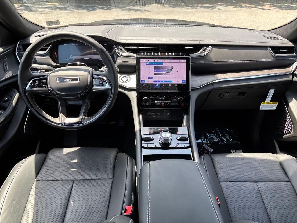 new 2025 Jeep Grand Cherokee car, priced at $59,168