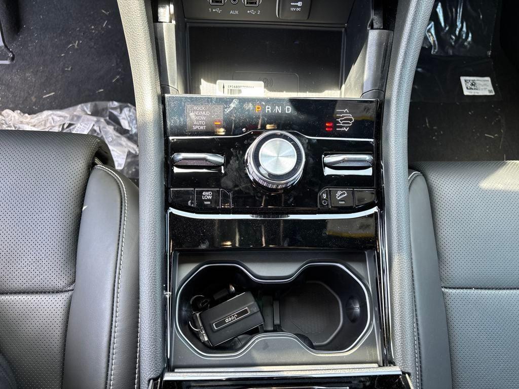 new 2025 Jeep Grand Cherokee car, priced at $59,168