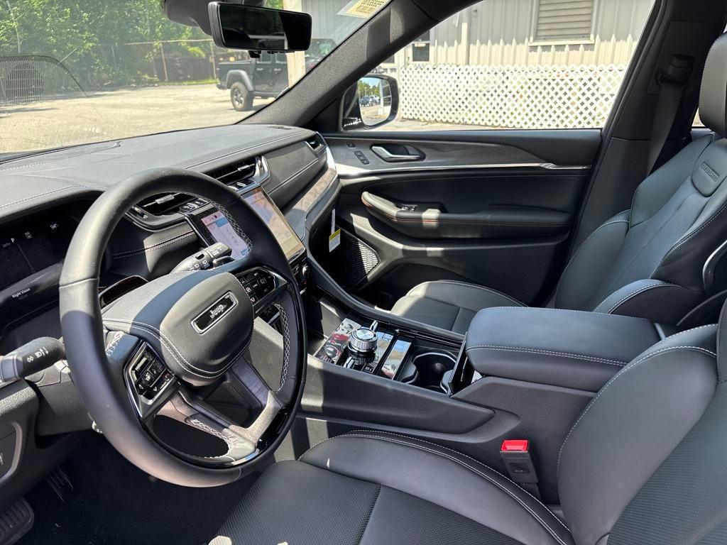 new 2025 Jeep Grand Cherokee car, priced at $59,168