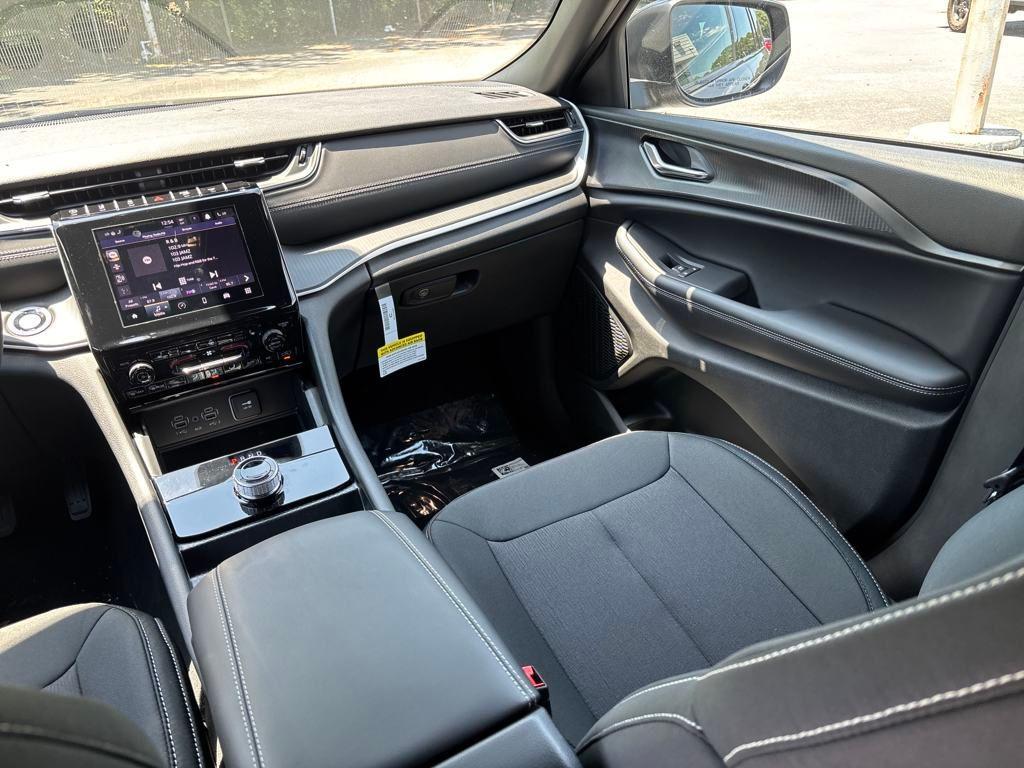 new 2025 Jeep Grand Cherokee car, priced at $35,390