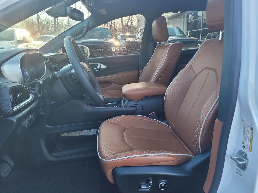used 2024 Chrysler Pacifica Hybrid car, priced at $45,511